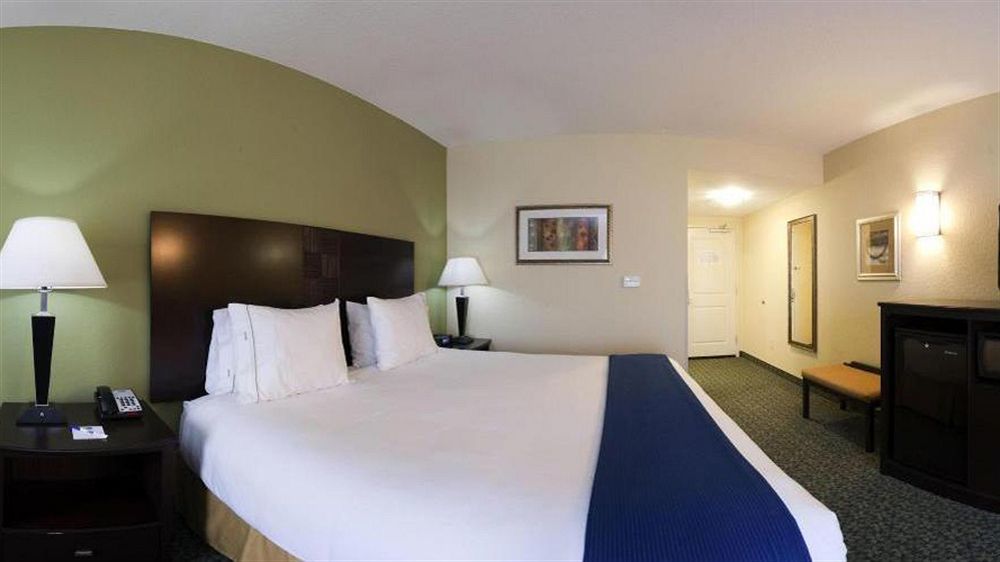 Holiday Inn Express & Suites Covington By Ihg Exterior photo