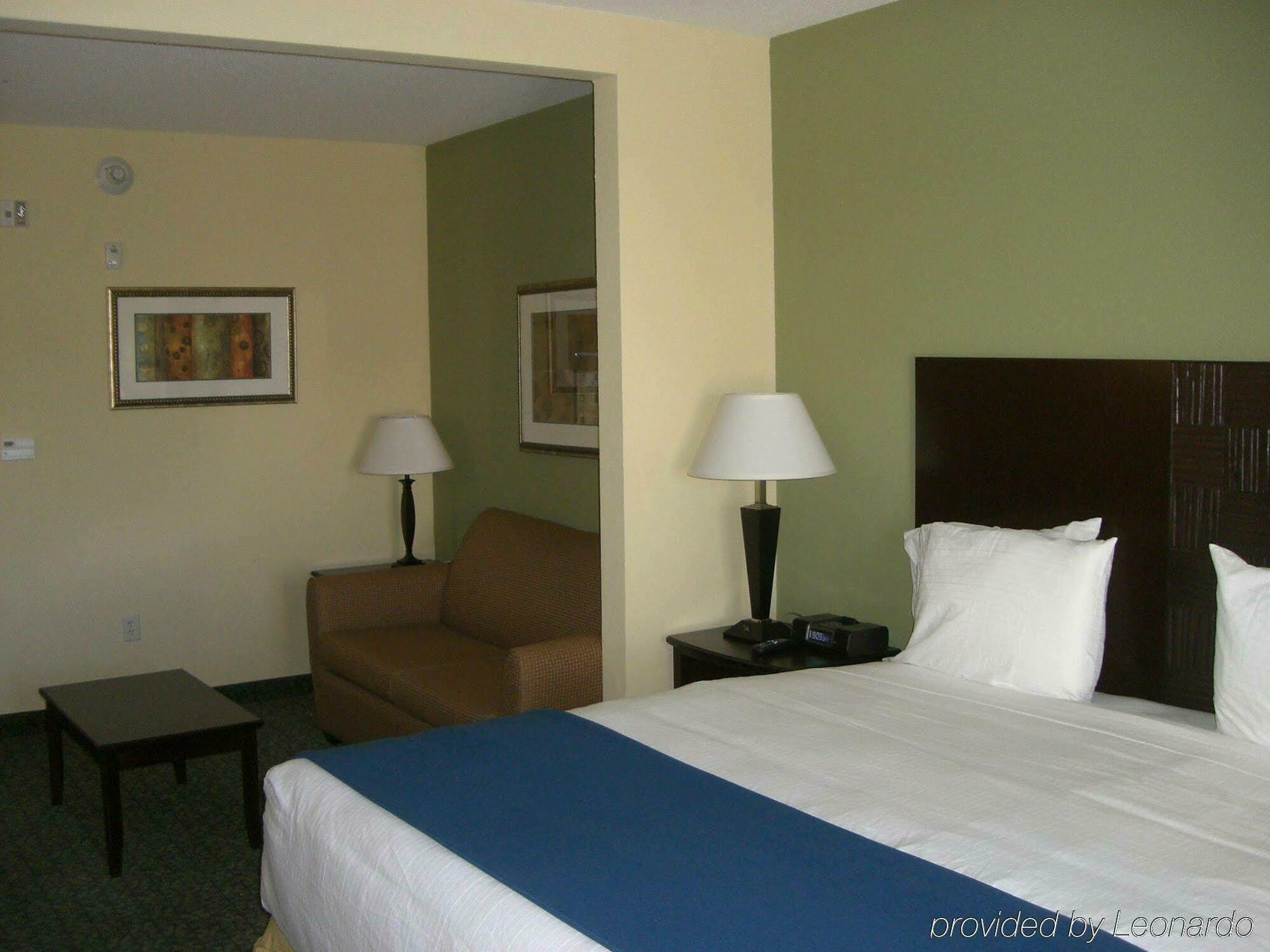 Holiday Inn Express & Suites Covington By Ihg Room photo